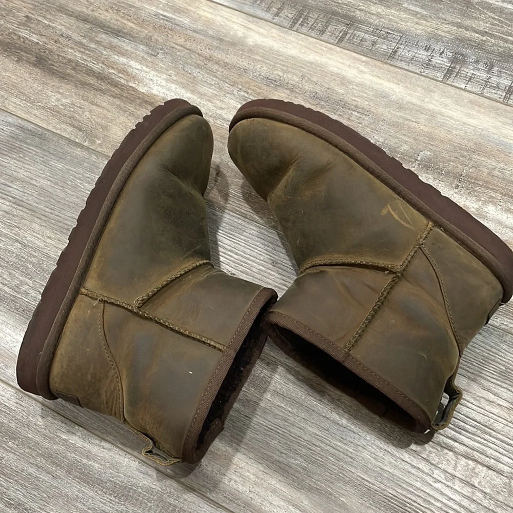 UGG Classic Mini Leather Bomber Boot